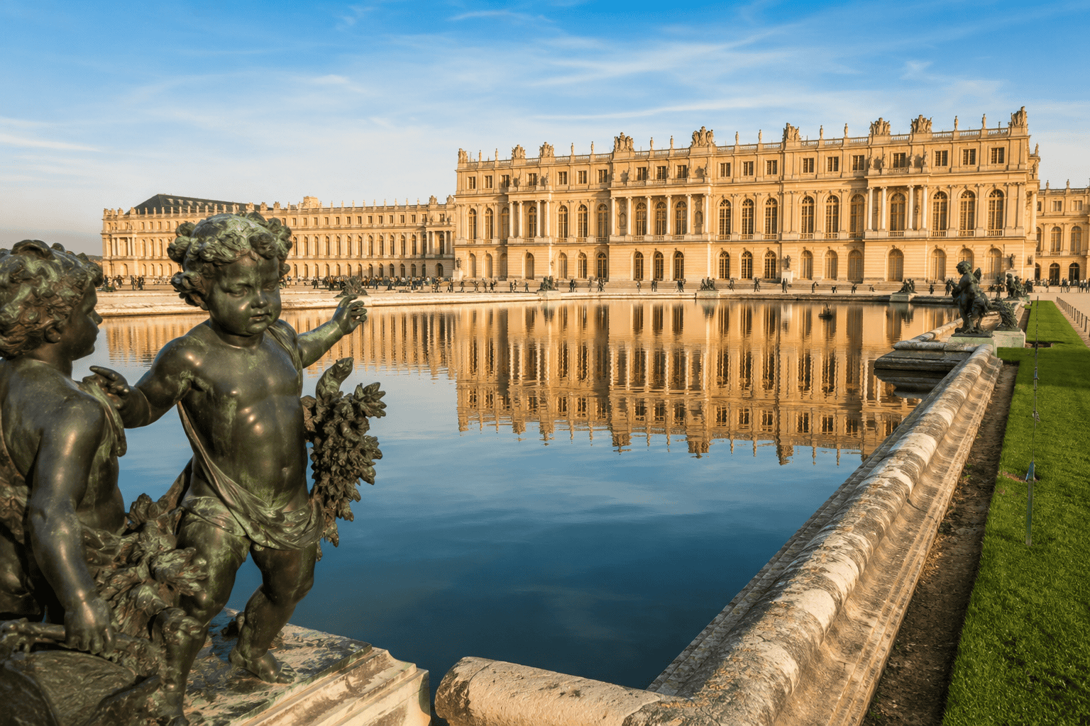 Versailles palace and reflecting pond